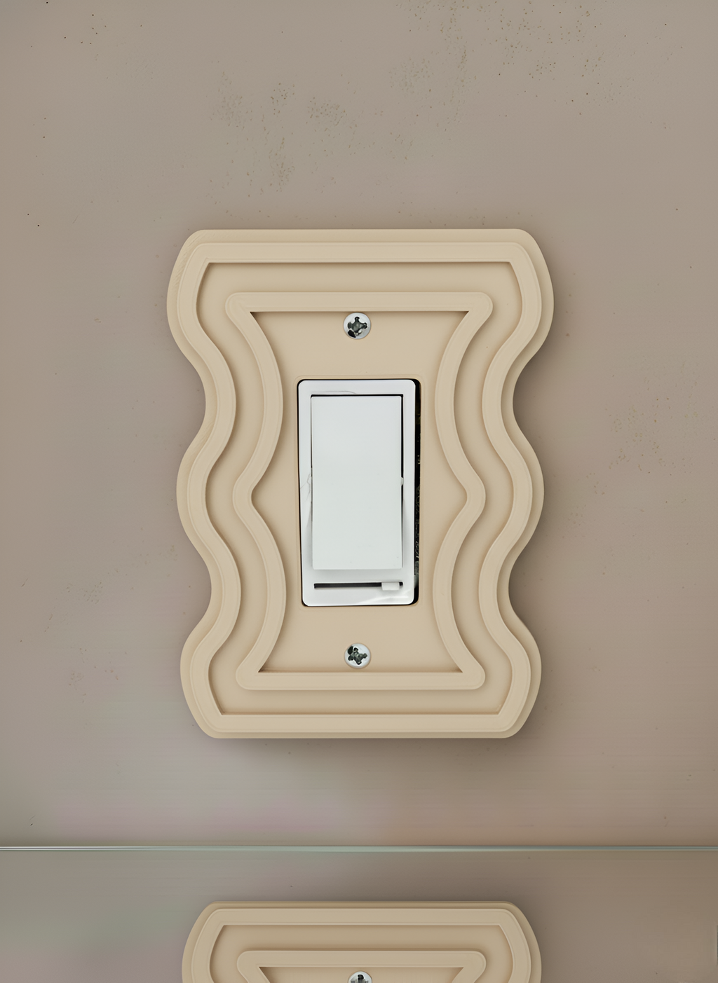 'The Monarch' Decora Wall Plate