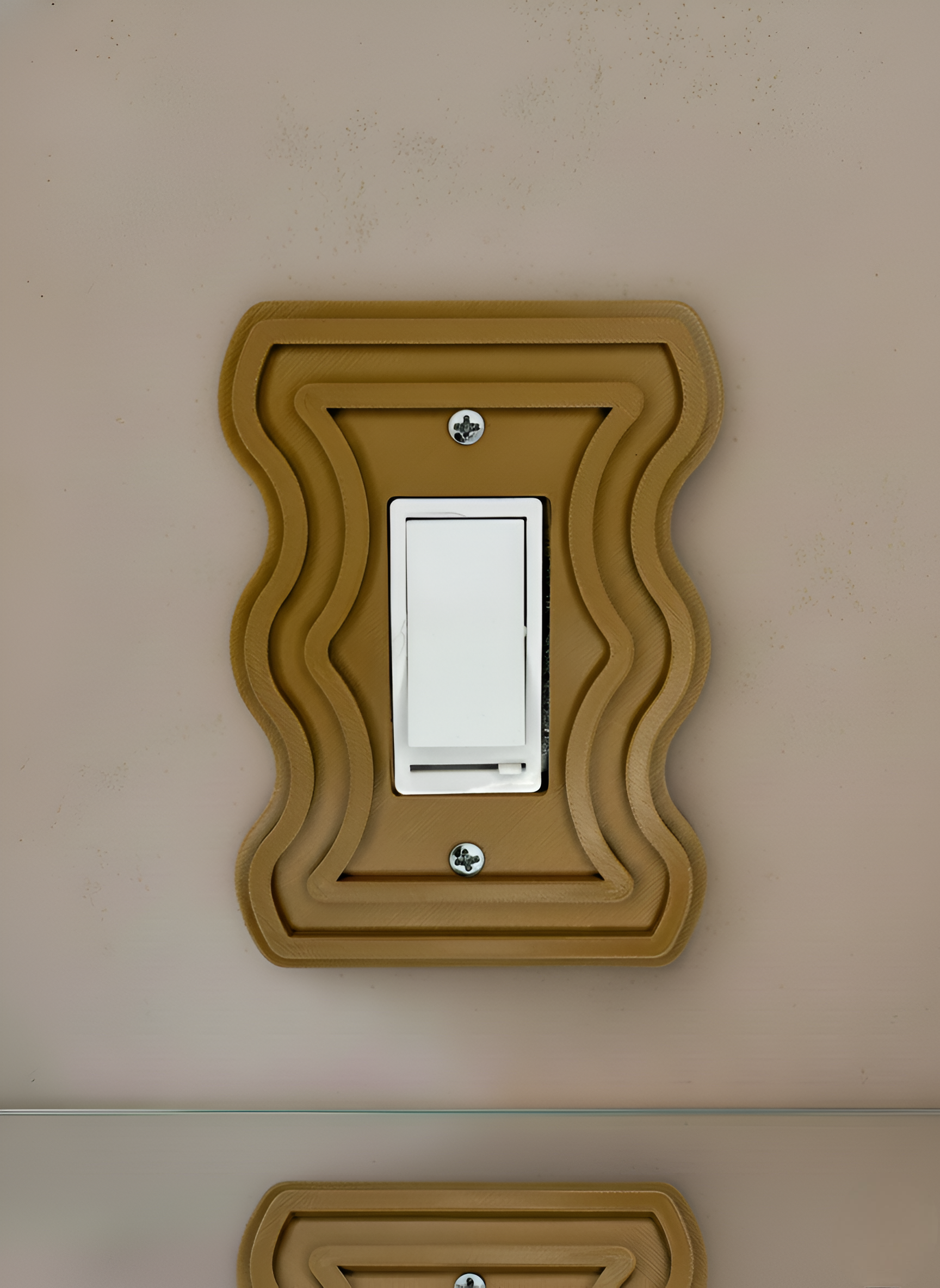 'The Monarch' Decora Wall Plate